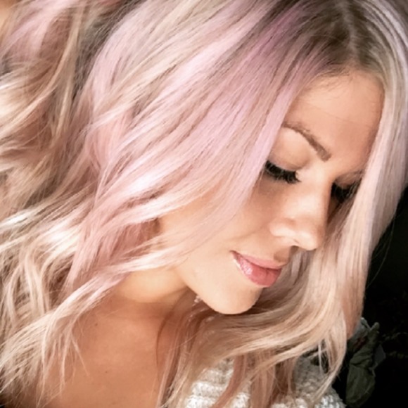 Meet your Posher, Chelsey - Picture 1 of 6